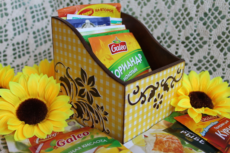 Совместный декупаж короба для специй.
