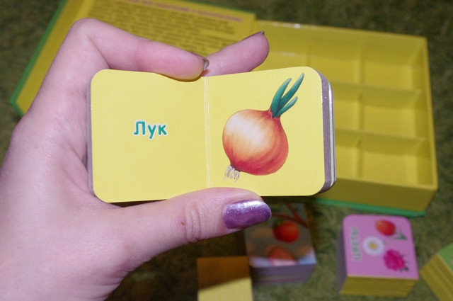 Продам книжки и кукольную мебель