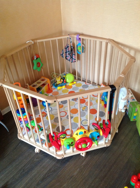 Продам деревянный манеж Geuther Octo-Parc