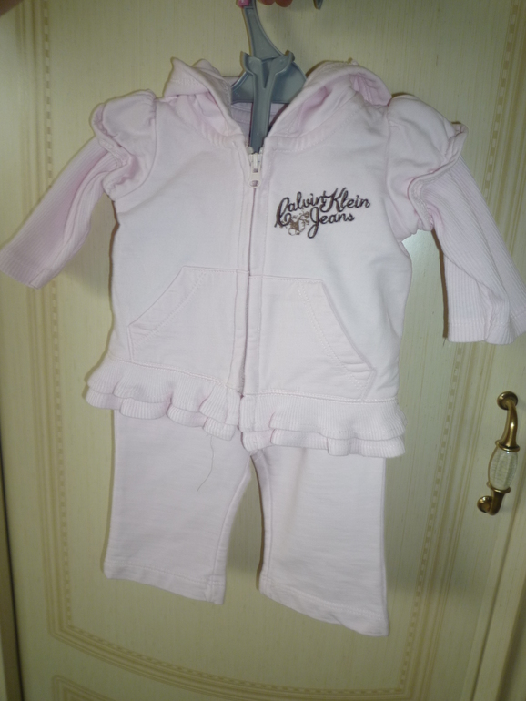 Calvin Klein Jeans  на 0-3 месяцев.