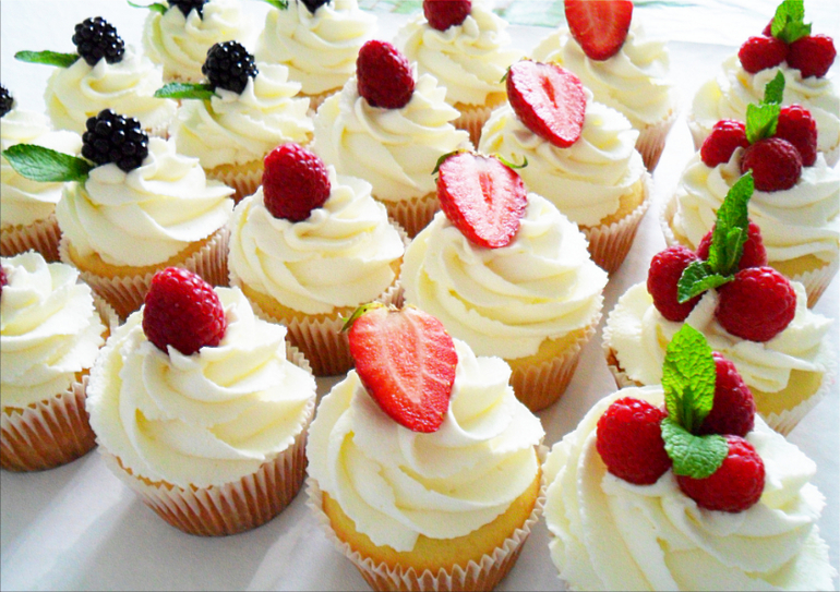 Very berry cupcake))
