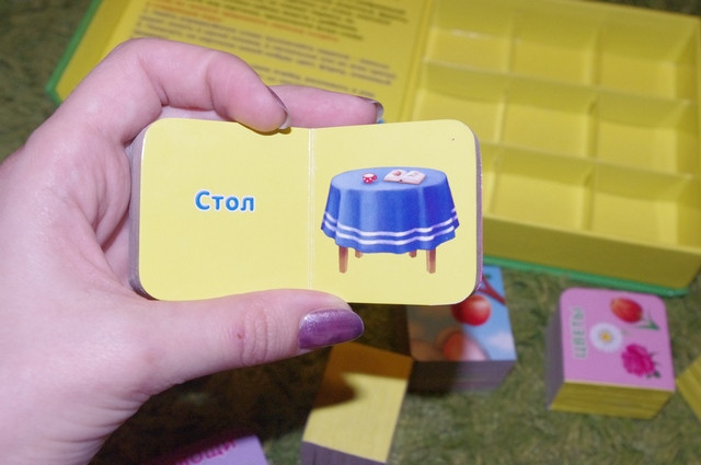 Продам книжки и кукольную мебель
