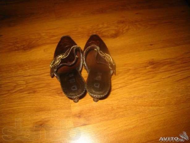 Кожаные шлепки  38 размер, 1500р