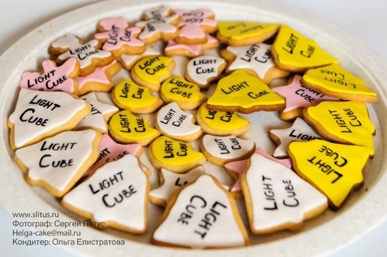 Печенье с логотипом компании