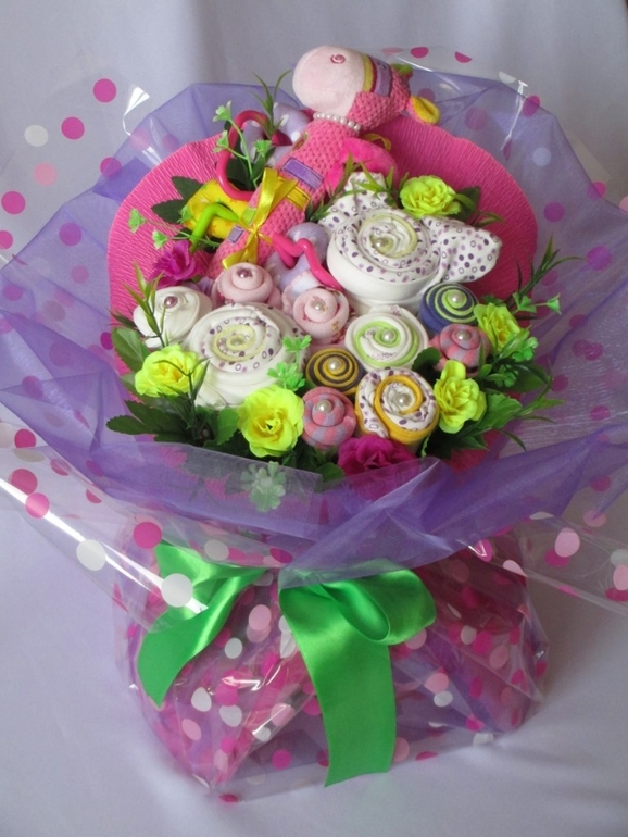 Букеты из детской одежды