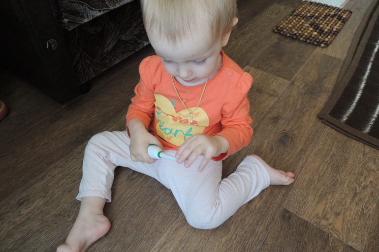 Массажируем пальчики.