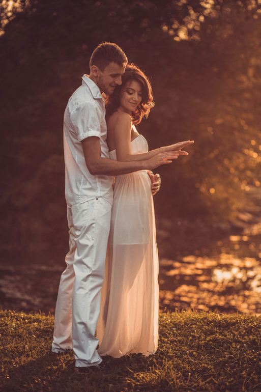 Солнечная свадьба на берегу пруда!