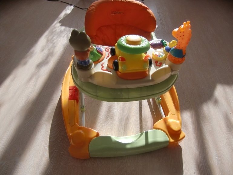 И ходунки и качалка в подарок на именины!