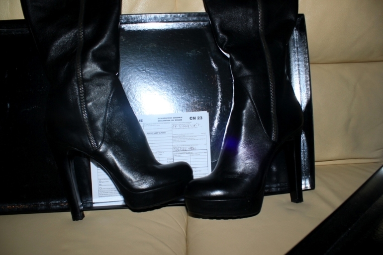 Продам новые сапоги " Loriblu "39-40