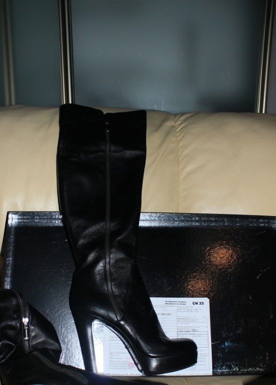 Продам новые сапоги " Loriblu "39-40