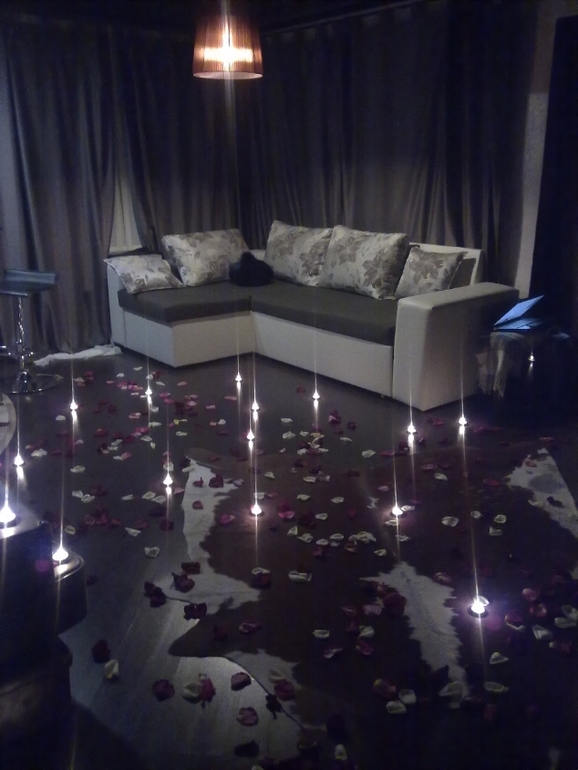 Как мы отметили нашу годовщину)