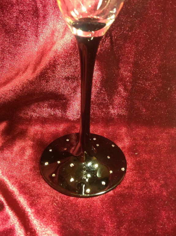 Бокалы инкрустированы кристаллами Swarovski!!!