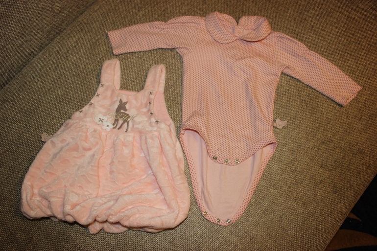 На девочку от 0 до года,все вещи в отличном состоянии,почта