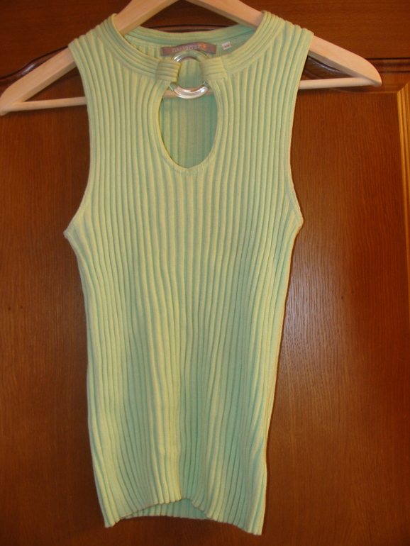 Продаю вещи на девочку 10-12 лет по символической цене!