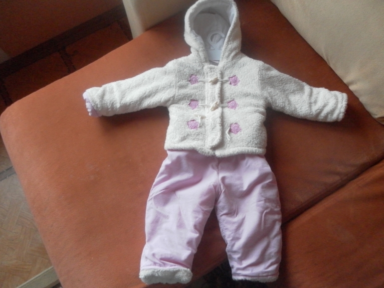 Продам комплект (штанишки+курточка)Весна.В отличном состоянии.