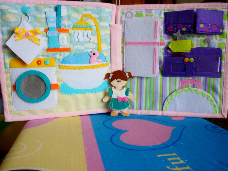 Кукольный домик-сумочка.