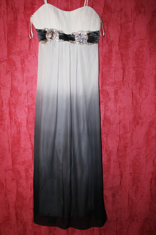 Размер 44-46. НОВОЕ ПЛАТЬЕ. 2500