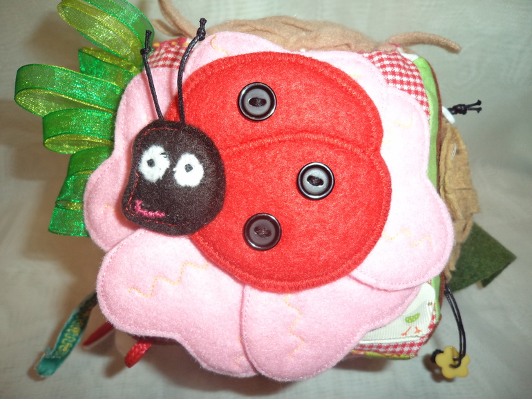 Развивающий кубик "Насекомые-птички и ёжик":)))