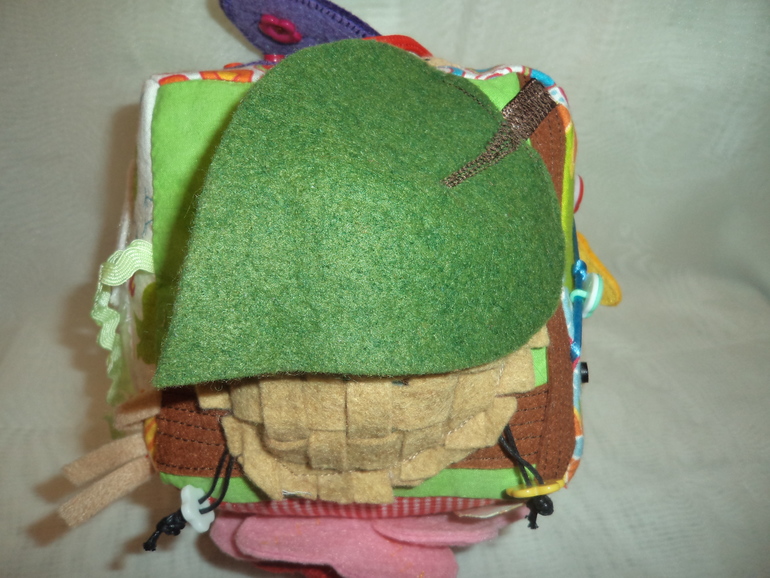 Развивающий кубик "Насекомые-птички и ёжик":)))