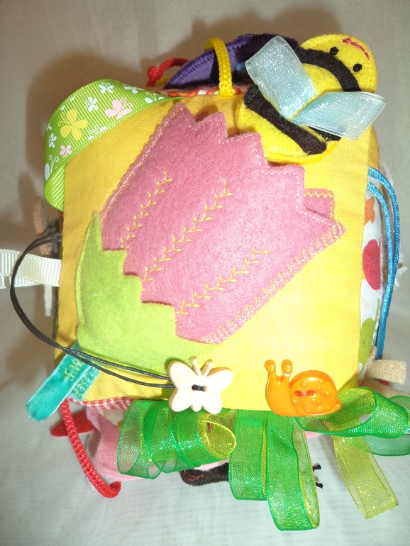 Развивающий кубик "Насекомые-птички и ёжик":)))