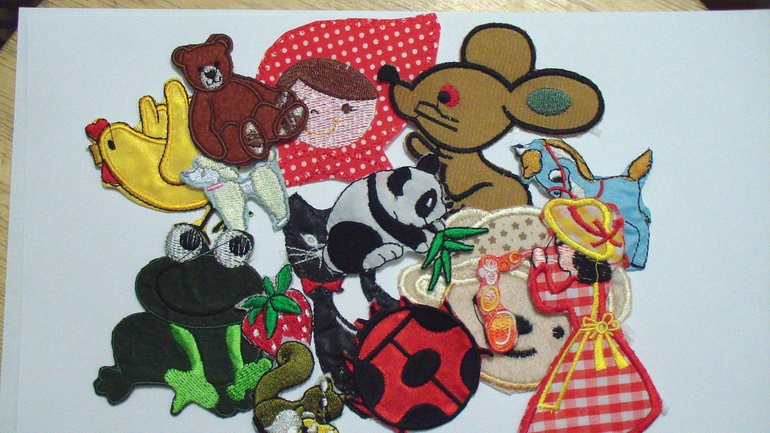 Прищепки и термонаклейки для развивающих игрушек.