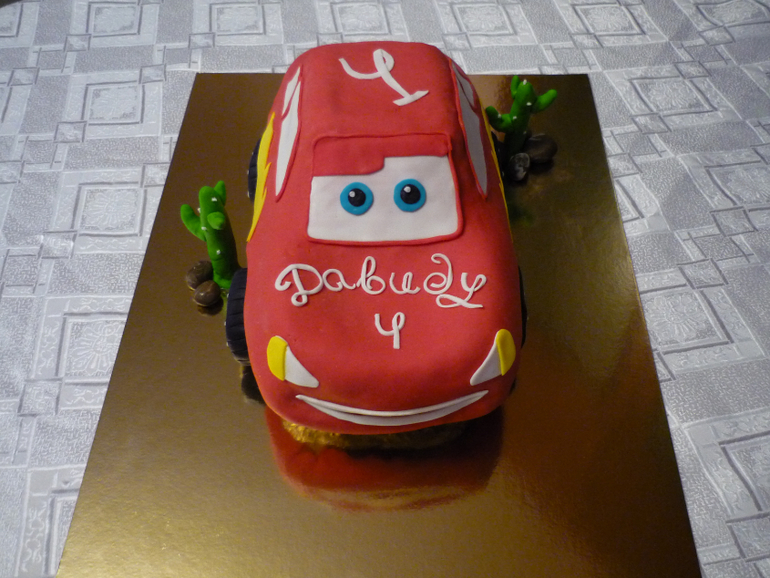 первая машинка маквин