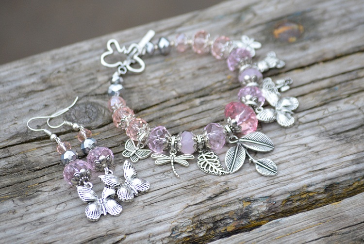 Нежно-розовый браслет и серьги