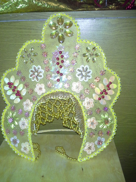 Кокошники и короны