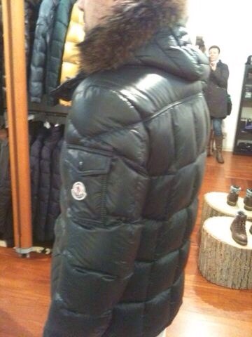 Moncler со скидками на заказ!мужское!)