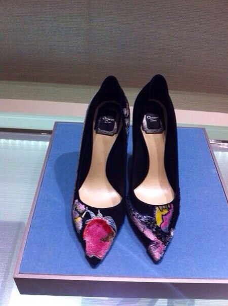 Chanel 39р.. Louis Vuitton 37,5р,Christian Dior 36р.