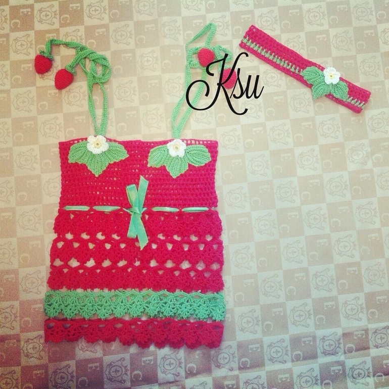 Комплект для девочки Клубничка (крючком)