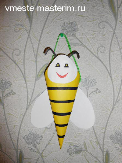 Веселая пчелка-ваза из цветной бумаги (мастер-класс)
