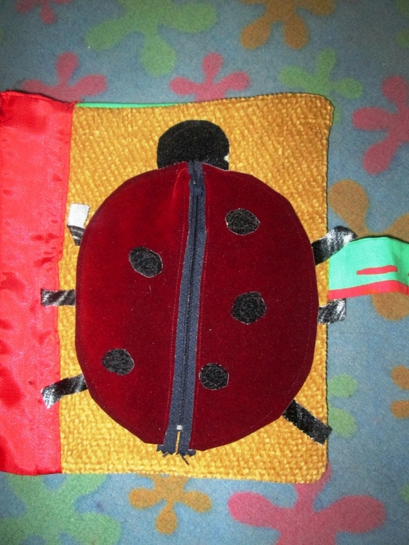 Развивающая книжечка для Дашки.