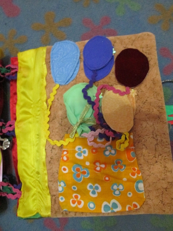 Развивающая книжечка для Дашки.