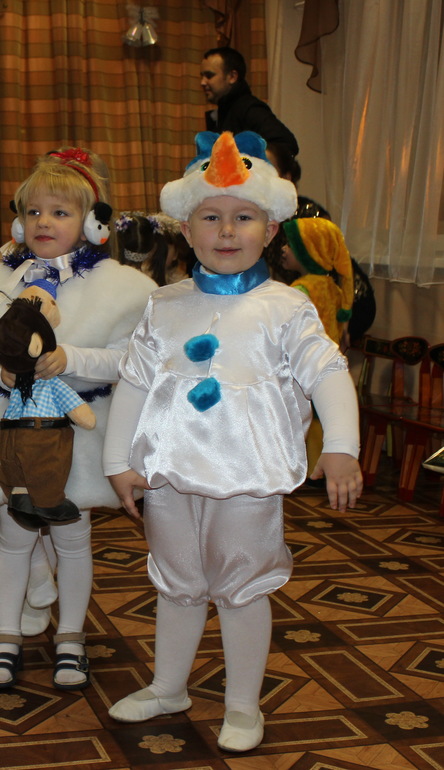 Новогодний утренник в саду!!!!!! Мы снеговички!!!!!!