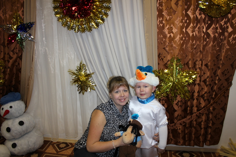 Новогодний утренник в саду!!!!!! Мы снеговички!!!!!!