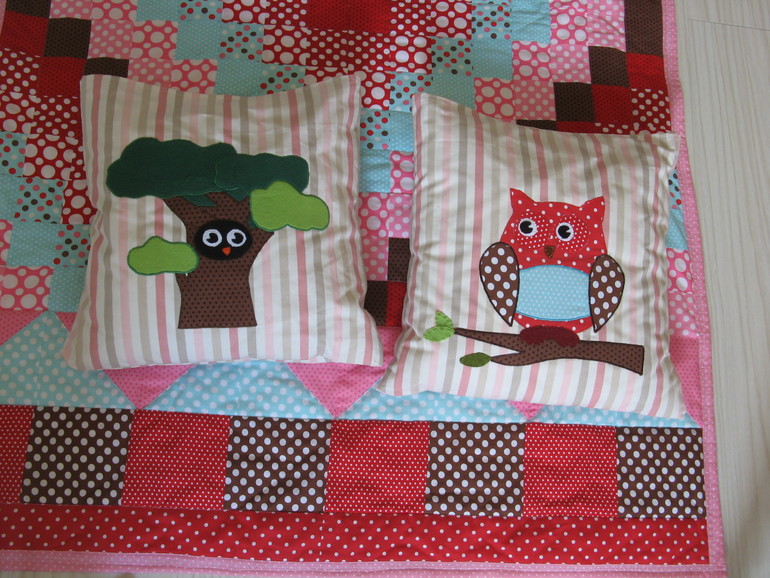 Декор для комнаты моей дочки.Лампа, одеяло,подушки