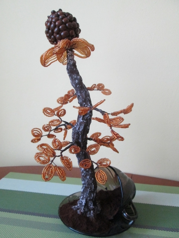 Наша первая "рукодельная" работа. Бисерно-кофейное дерево.