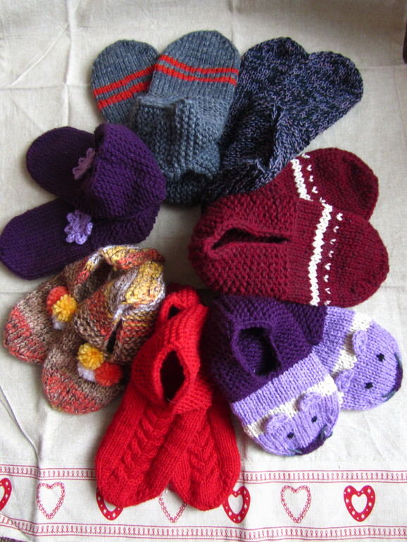 Утеплила ножки всей семье )