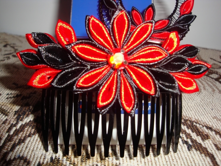 Комплект украшений в стиле Цумами канзаши "Кармен"