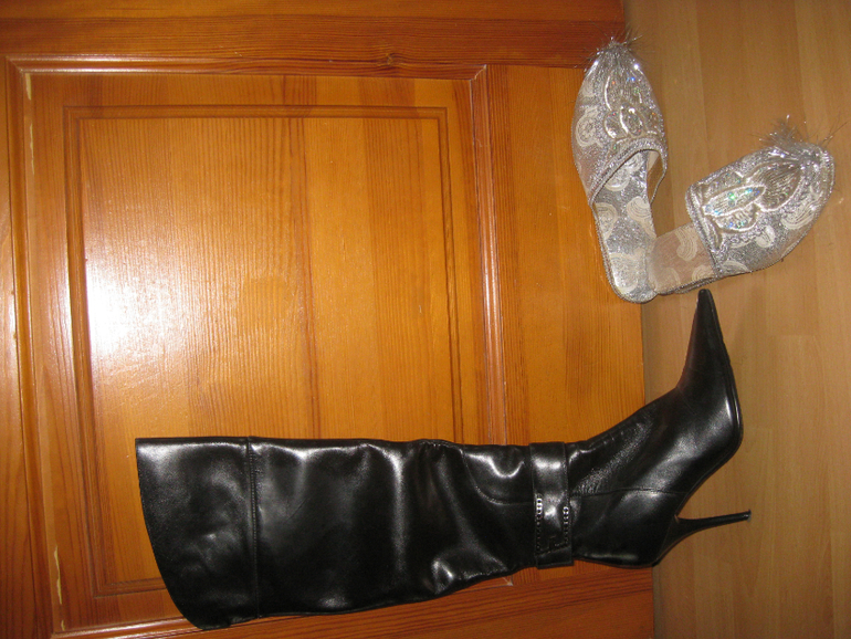 Отдам туфли 35 р-р, сумки и прокладки при недержании мочи. Самовывоз из Ново-Переделкино