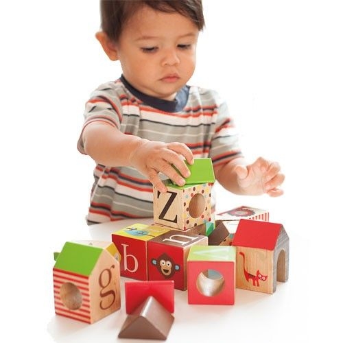 Набор игрушек в корзине