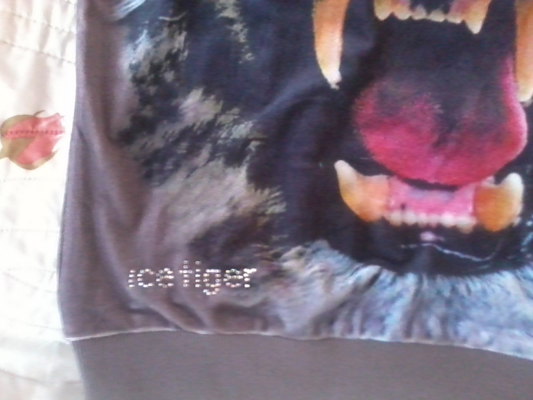 Пристрою костюм размер М!Качество хорошее Турция!!!