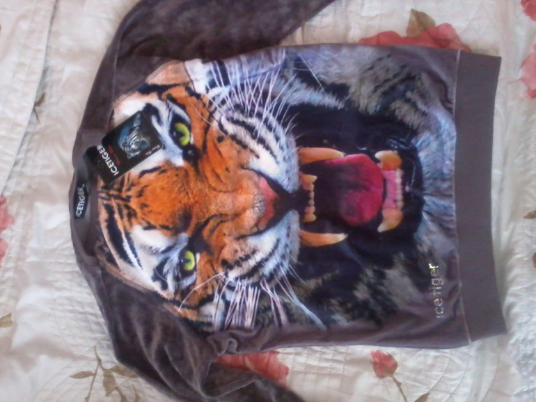 Пристрою костюм размер М!Качество хорошее Турция!!!