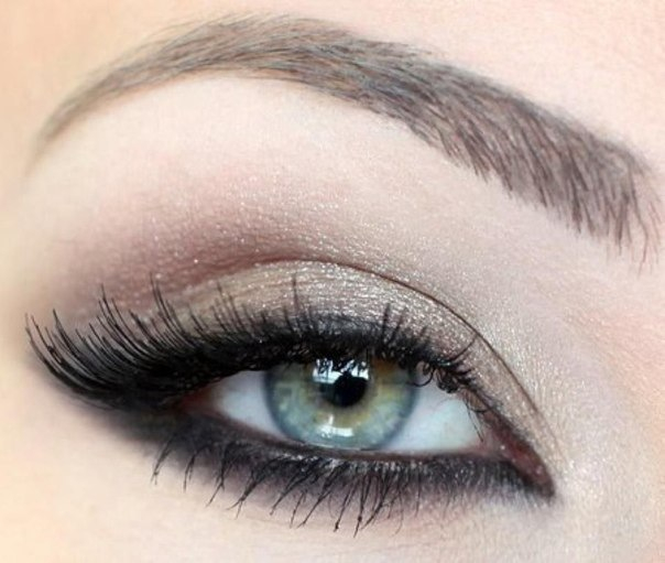 Легкий макияж для зеленых глаз