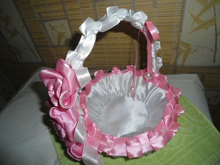 Корзинки атласные.