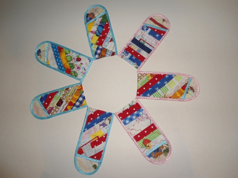 Пошились разные мелочи на подарочки к празднику.