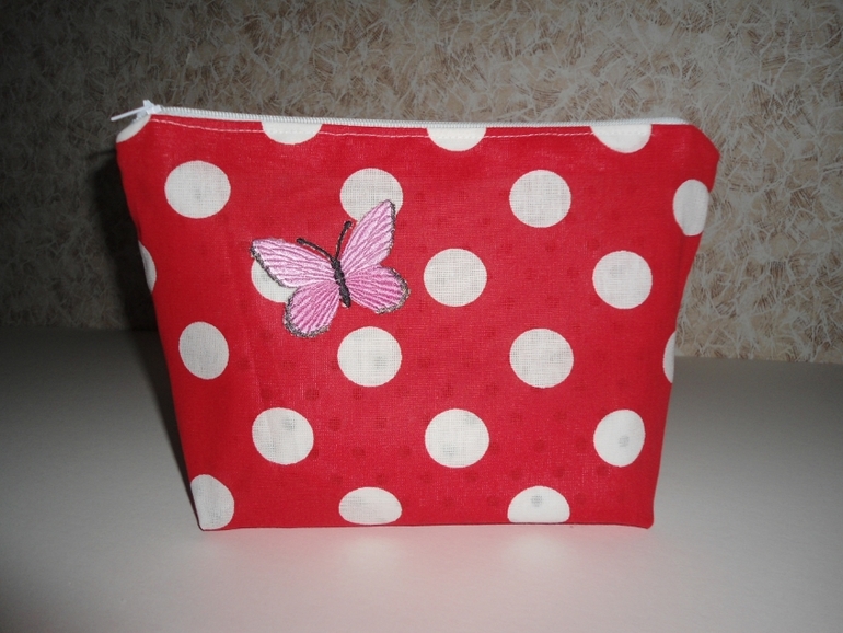 Пошились разные мелочи на подарочки к празднику.