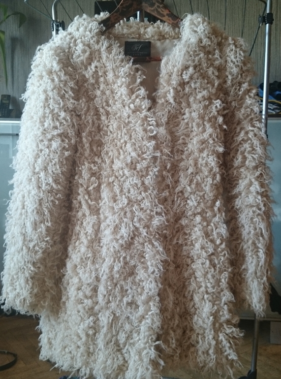 Верхняя одежда брендовая.