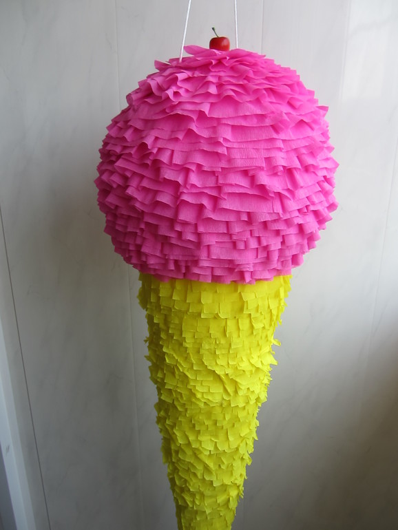 Пиньята на праздник в Ростове